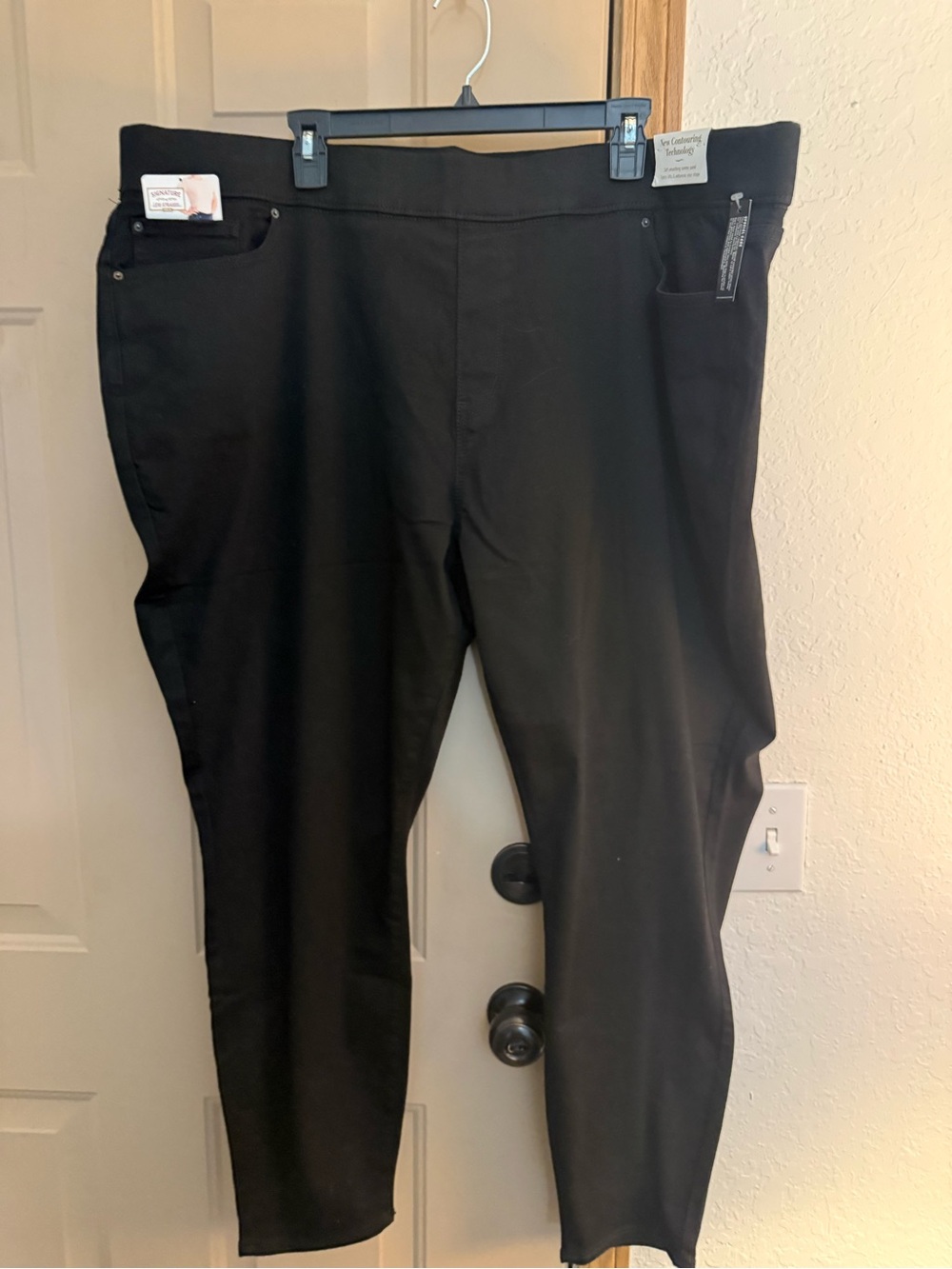 Levi's Black Straight Pull-On Pants